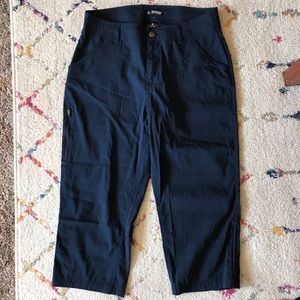 Khombu M navy blue capris, like new